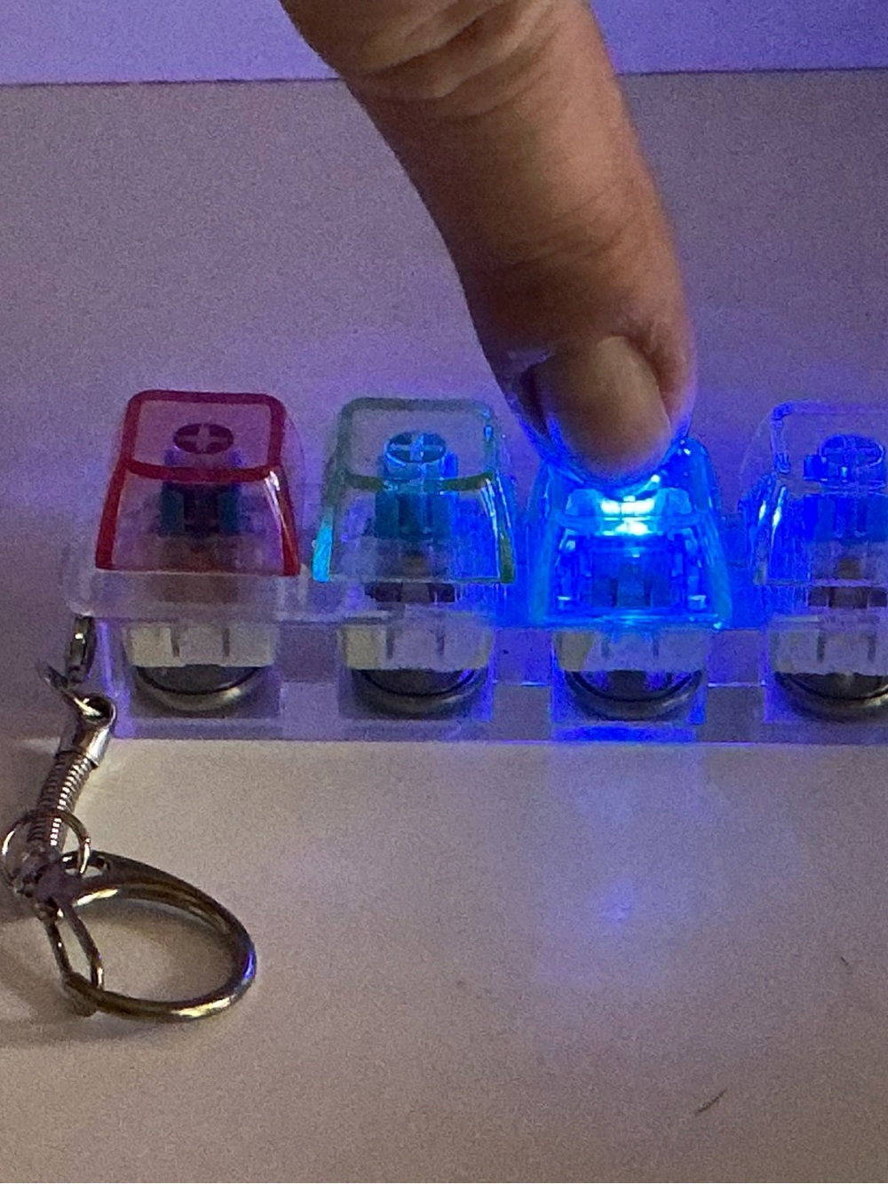 LED Light Up Clicker Keyboard Keychain - - Picture 4 of 7